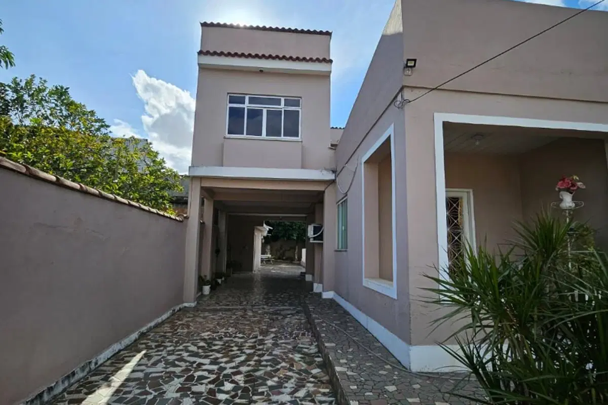 Casa à venda no Posse com 4 quartos