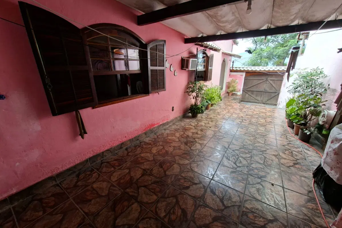 Casa à venda no Ponto Chic com 2 quartos