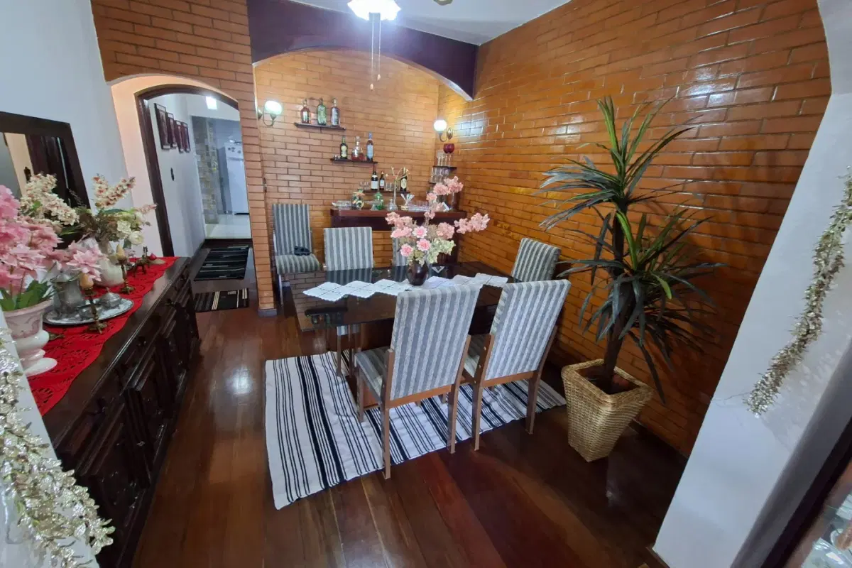 Casa à venda no Ponto Chic com 2 quartos