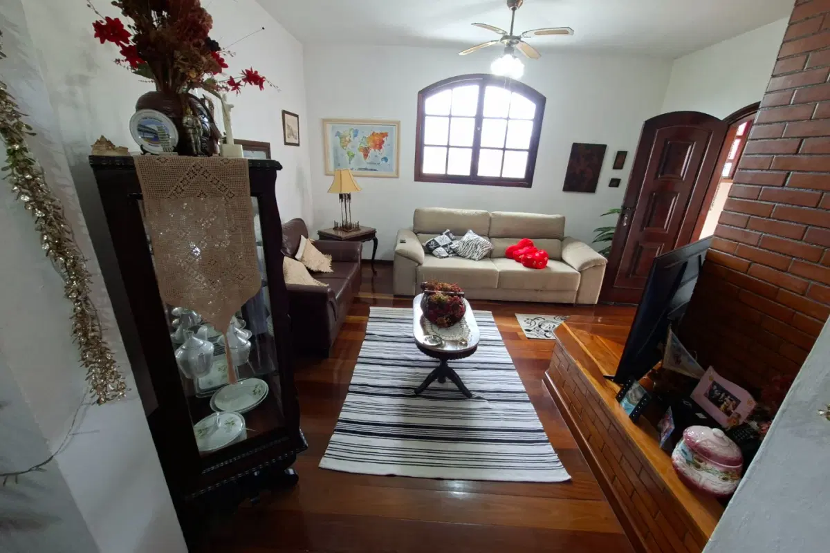 Casa à venda no Ponto Chic com 2 quartos