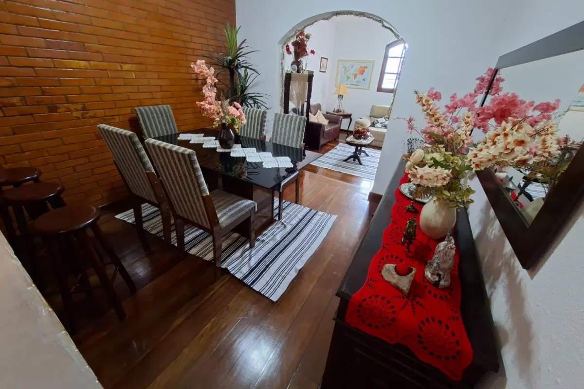 Casa à venda no Ponto Chic com 2 quartos