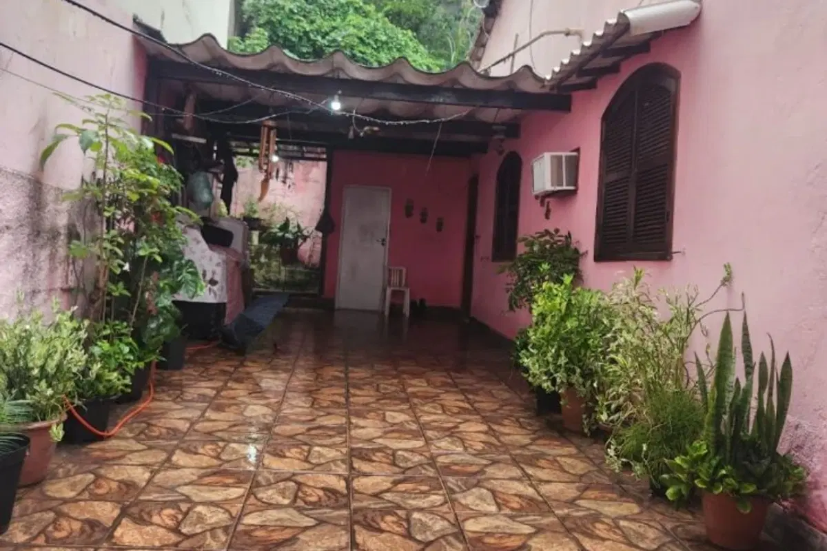 Casa à venda no Ponto Chic com 2 quartos
