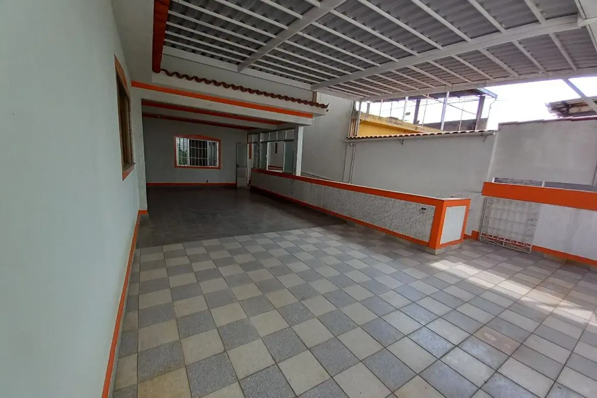 Casa comercial à venda no Miguel Couto com 4 salas