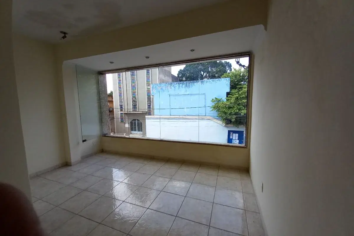 Casa comercial à venda no Miguel Couto com 4 salas