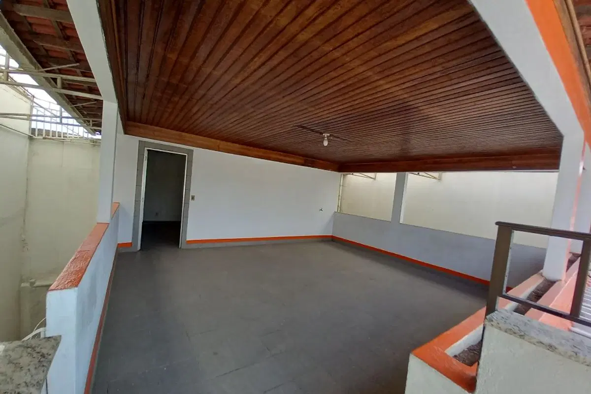 Casa comercial à venda no Miguel Couto com 4 salas