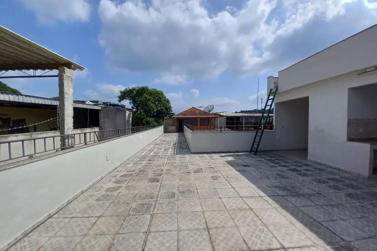Casa comercial à venda no Miguel Couto com 4 salas
