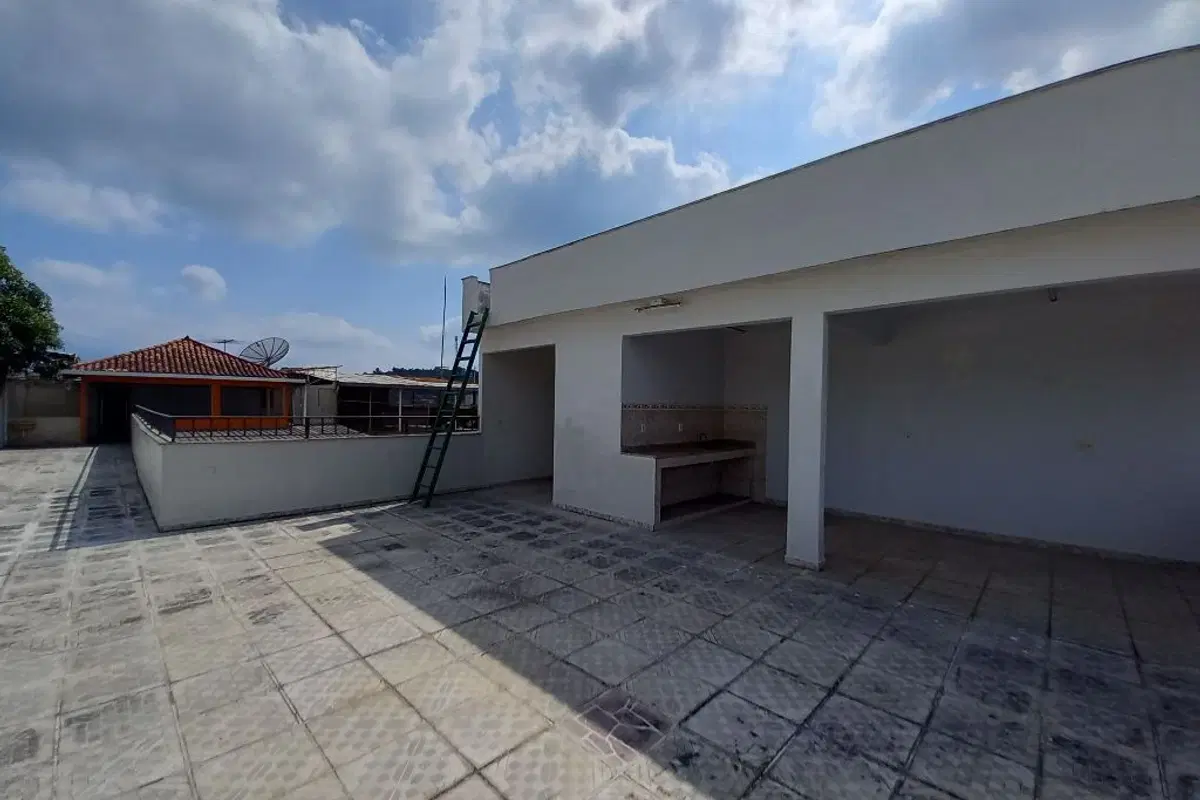 Casa comercial à venda no Miguel Couto com 4 salas