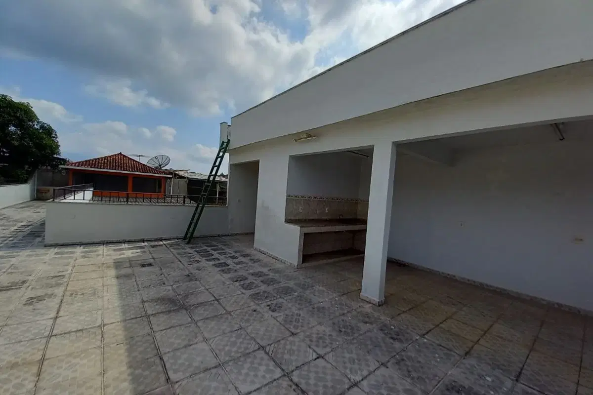 Casa comercial à venda no Miguel Couto com 4 salas