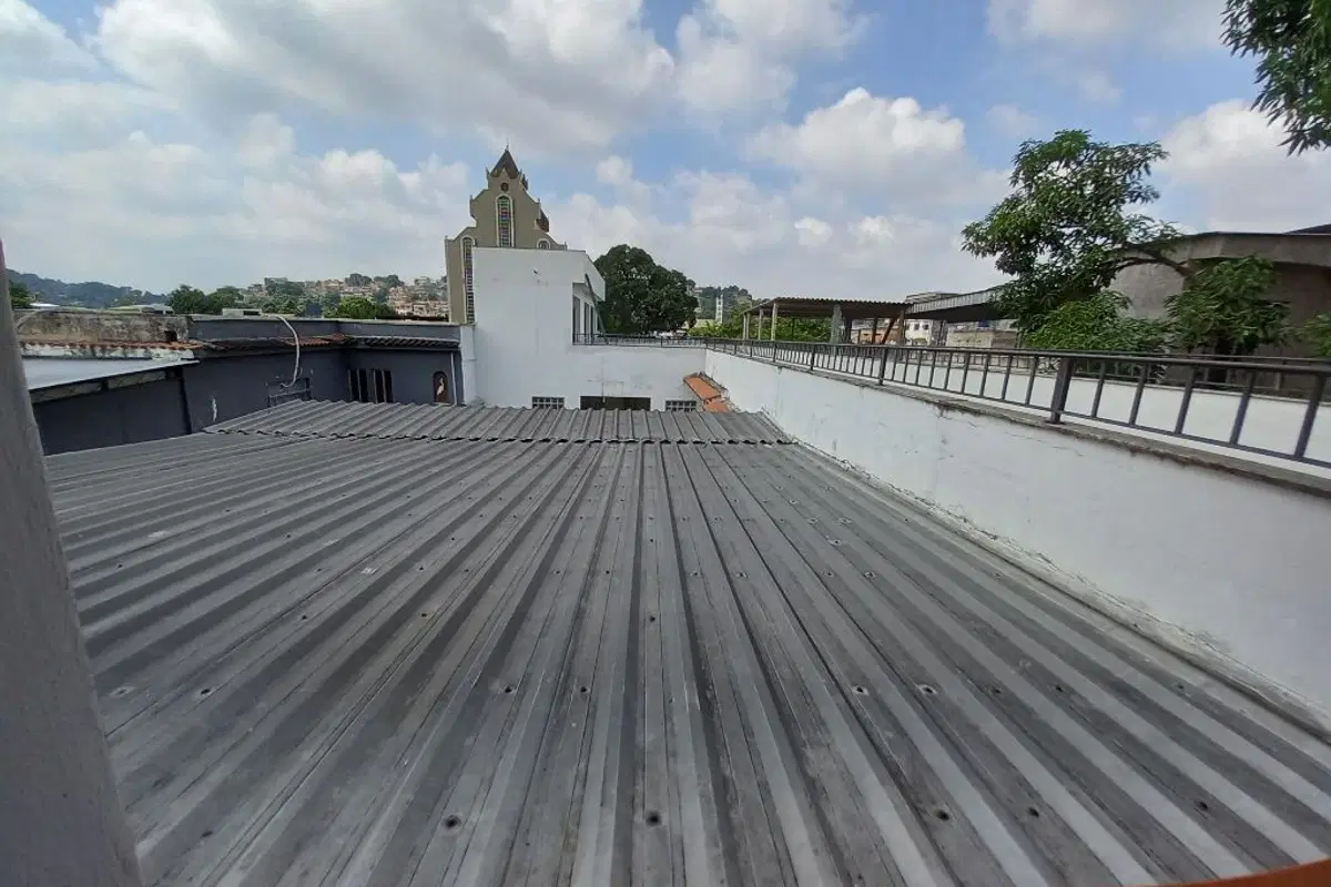 Casa comercial à venda no Miguel Couto com 4 salas