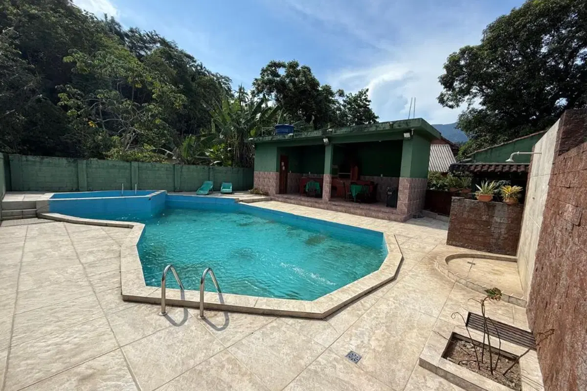 Casa à venda no Tinguá com 5 quartos