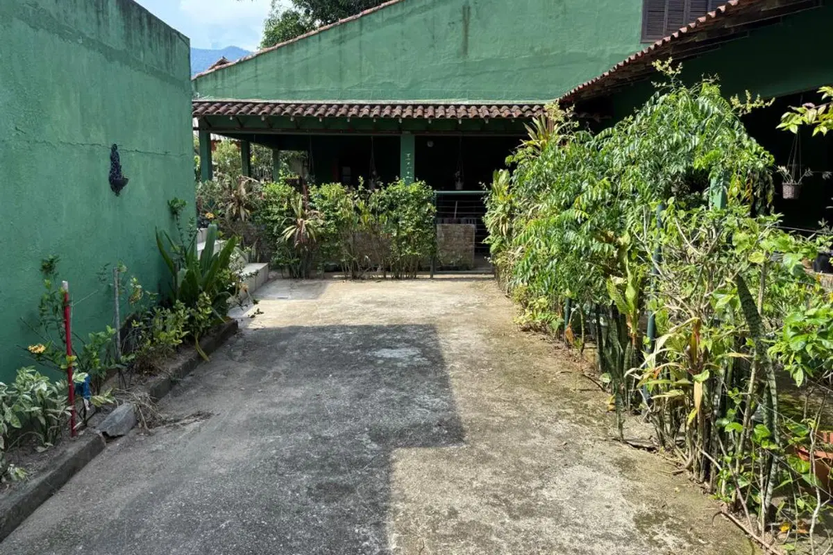 Casa à venda no Tinguá com 5 quartos