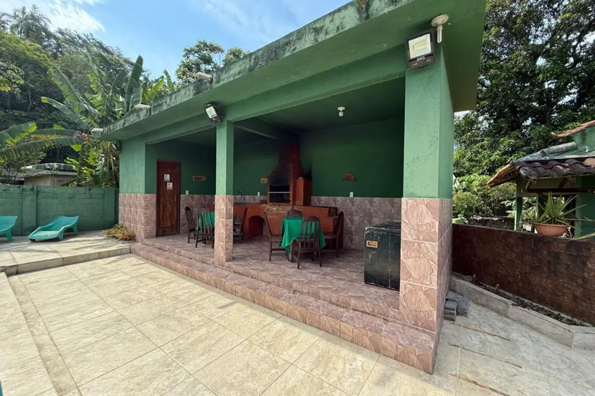 Casa à venda no Tinguá com 5 quartos