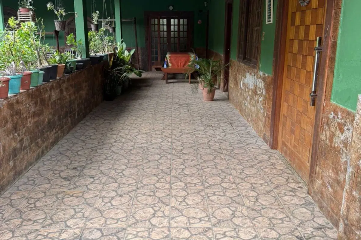 Casa à venda no Tinguá com 5 quartos