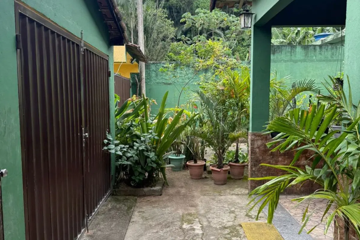 Casa à venda no Tinguá com 5 quartos