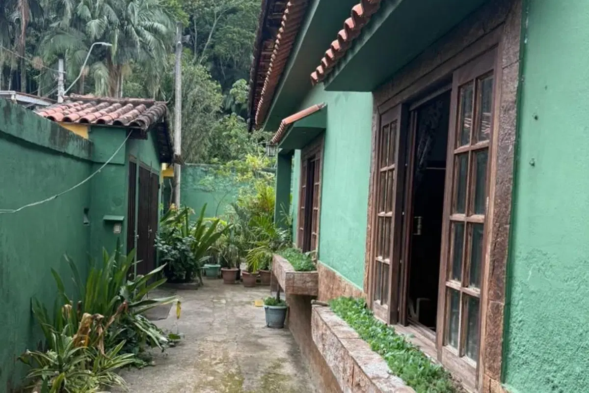 Casa à venda no Tinguá com 5 quartos