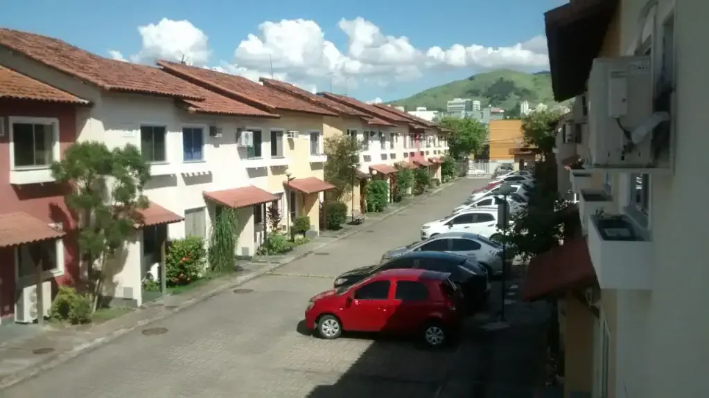 Casa em condomínio fechado à venda no Moqueta com 2 quartos
